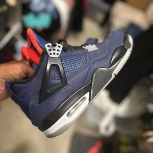 Air Jordan 4 Retro Winterized. Loyal Blue